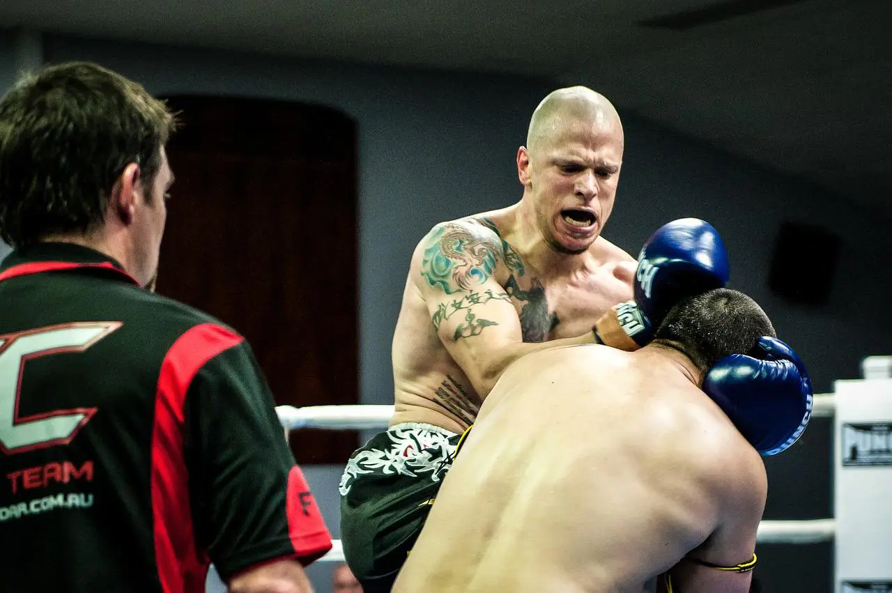Les coups de coude au Muay Thai