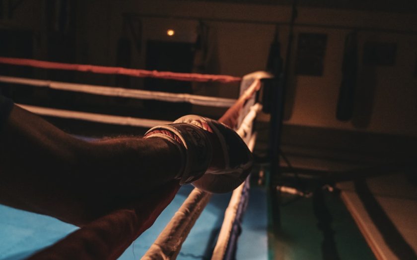 Entraînement boxe maison sans matériel : programme débutant